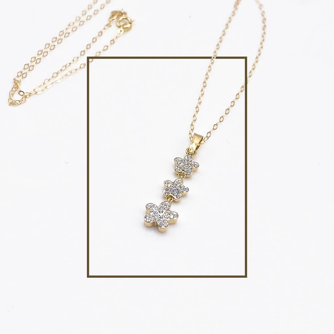 immagine-sezione-con-collana-oro-e-brillanti